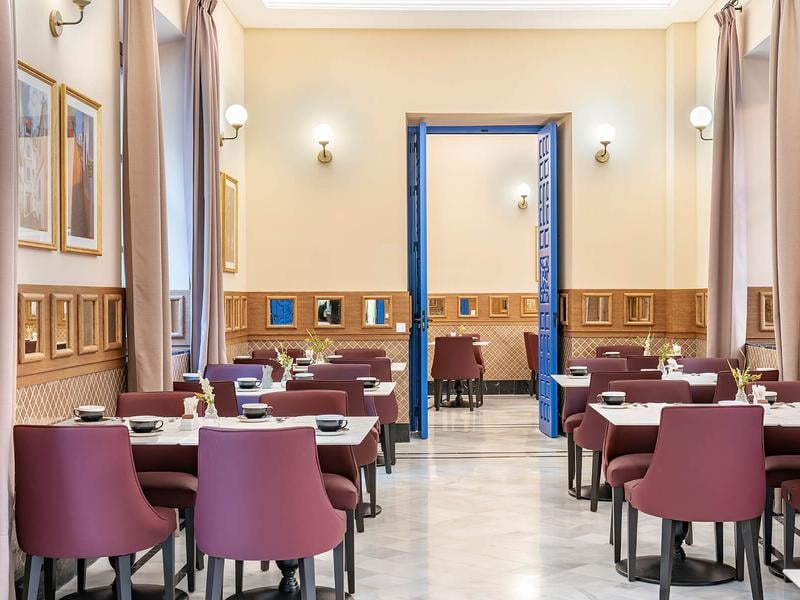 Hotel Vincci Molviedro, at the table
