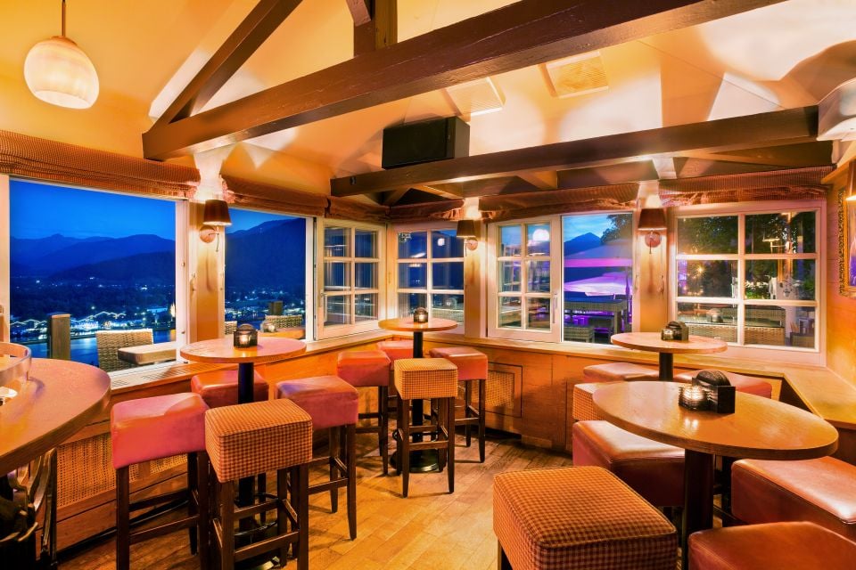 Leeberghof, at the table