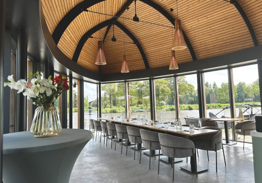 Hotel Flora Batava, at the table