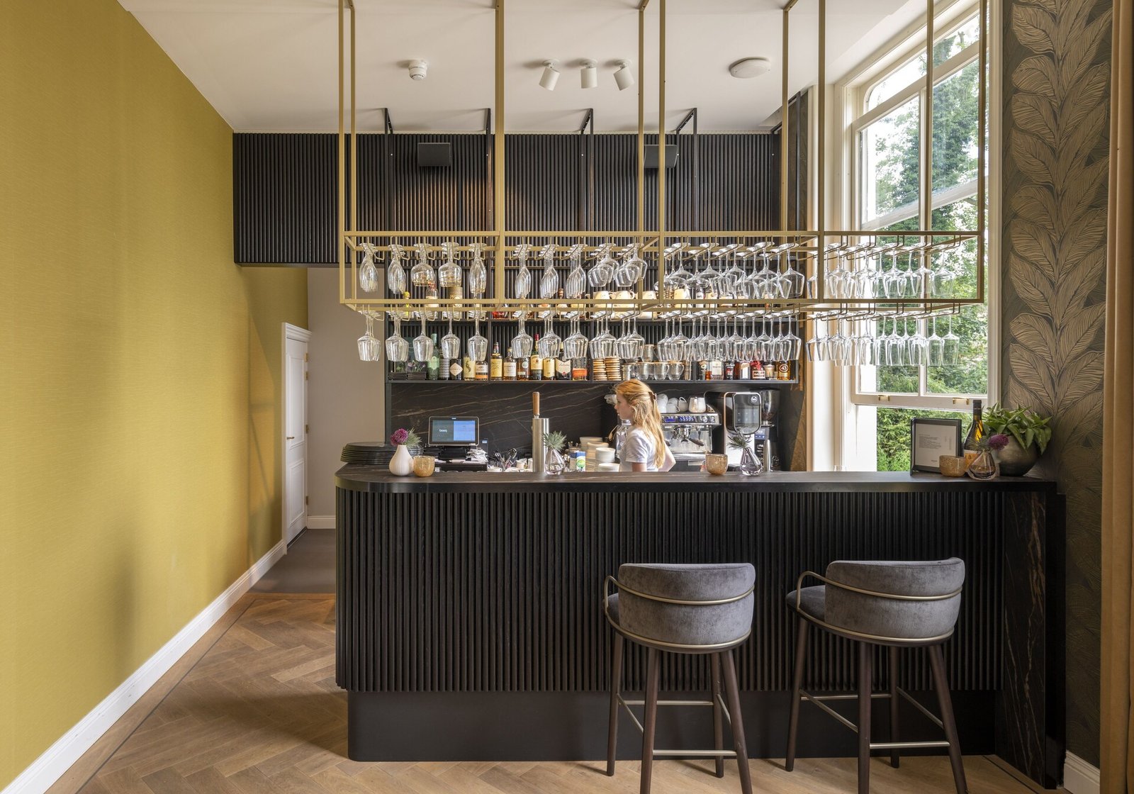 Hotel Flora Batava, at the table