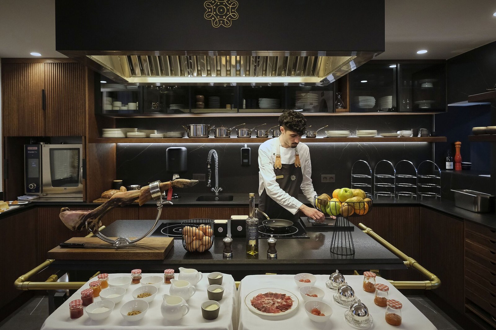 Eunice Hotel Gastronómico, at the table