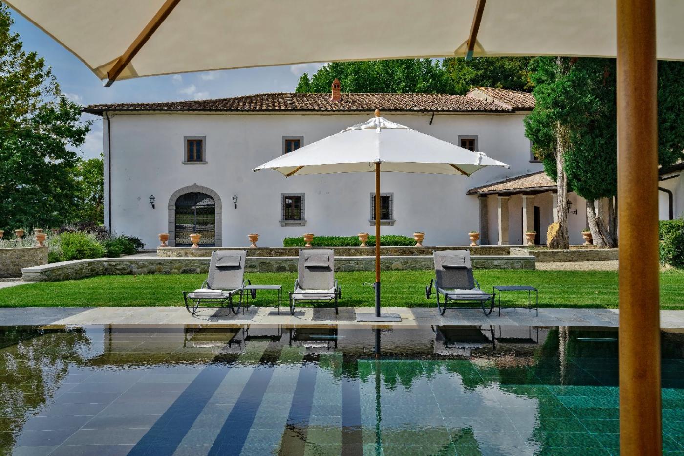 Viesca Toscana, the pool