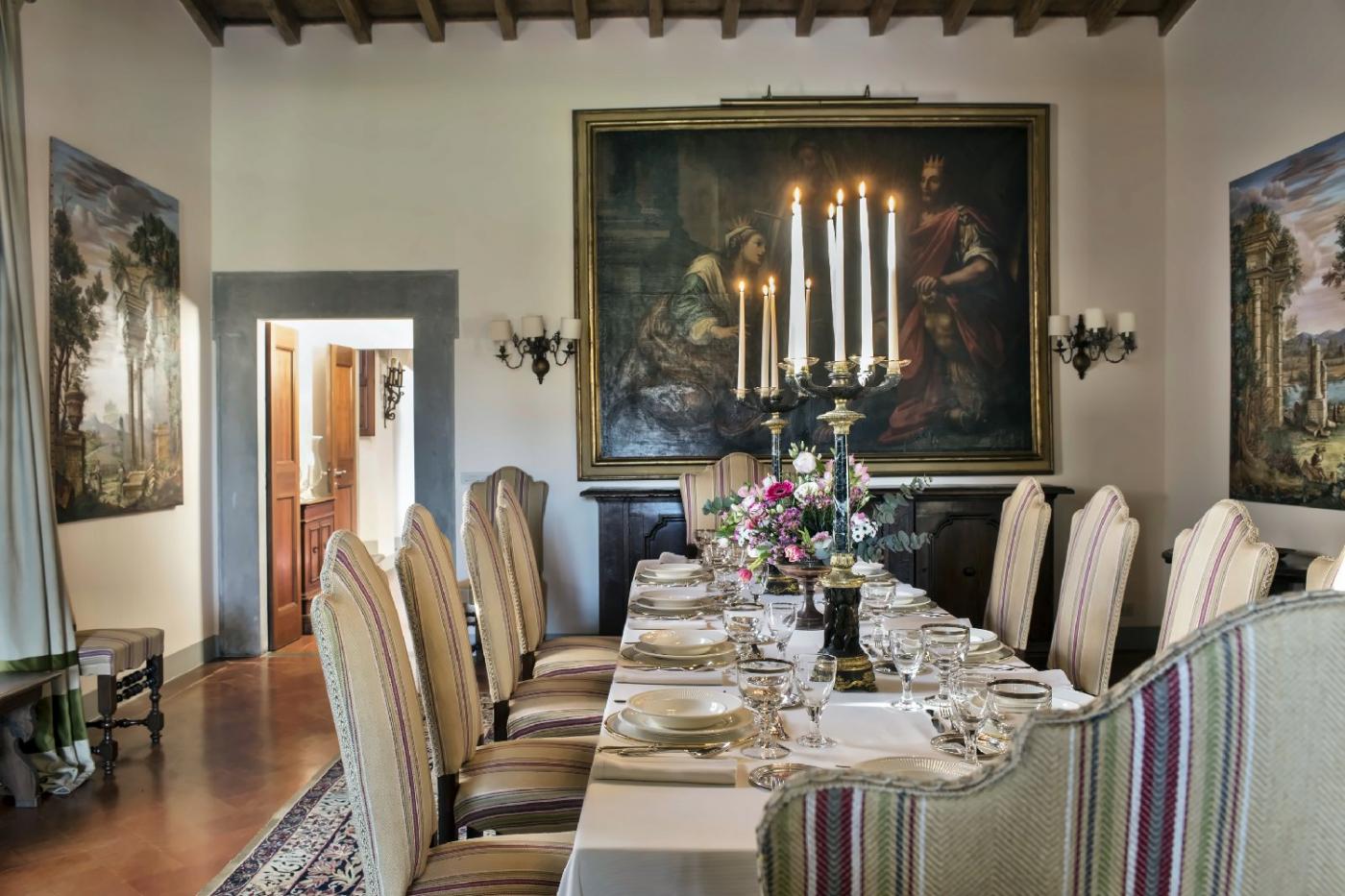 Viesca Toscana, at the table