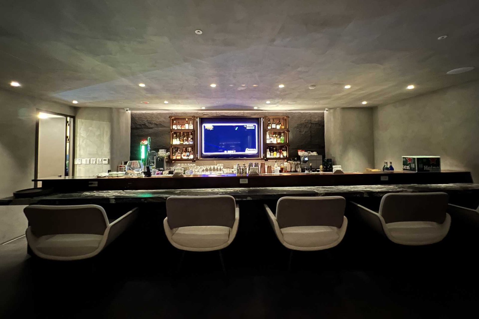 The Grand Hotel, meet by bar mood