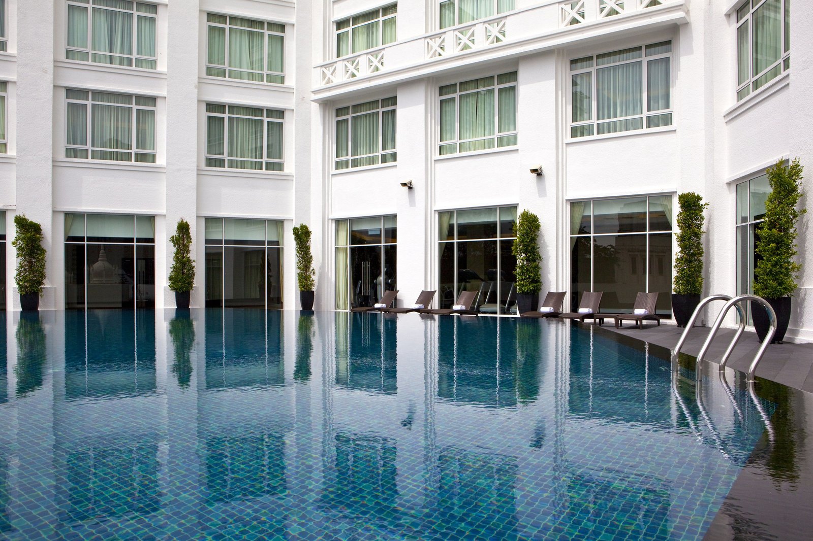The Majestic Hotel Kuala Lumpur, Autograph Collection, the pool