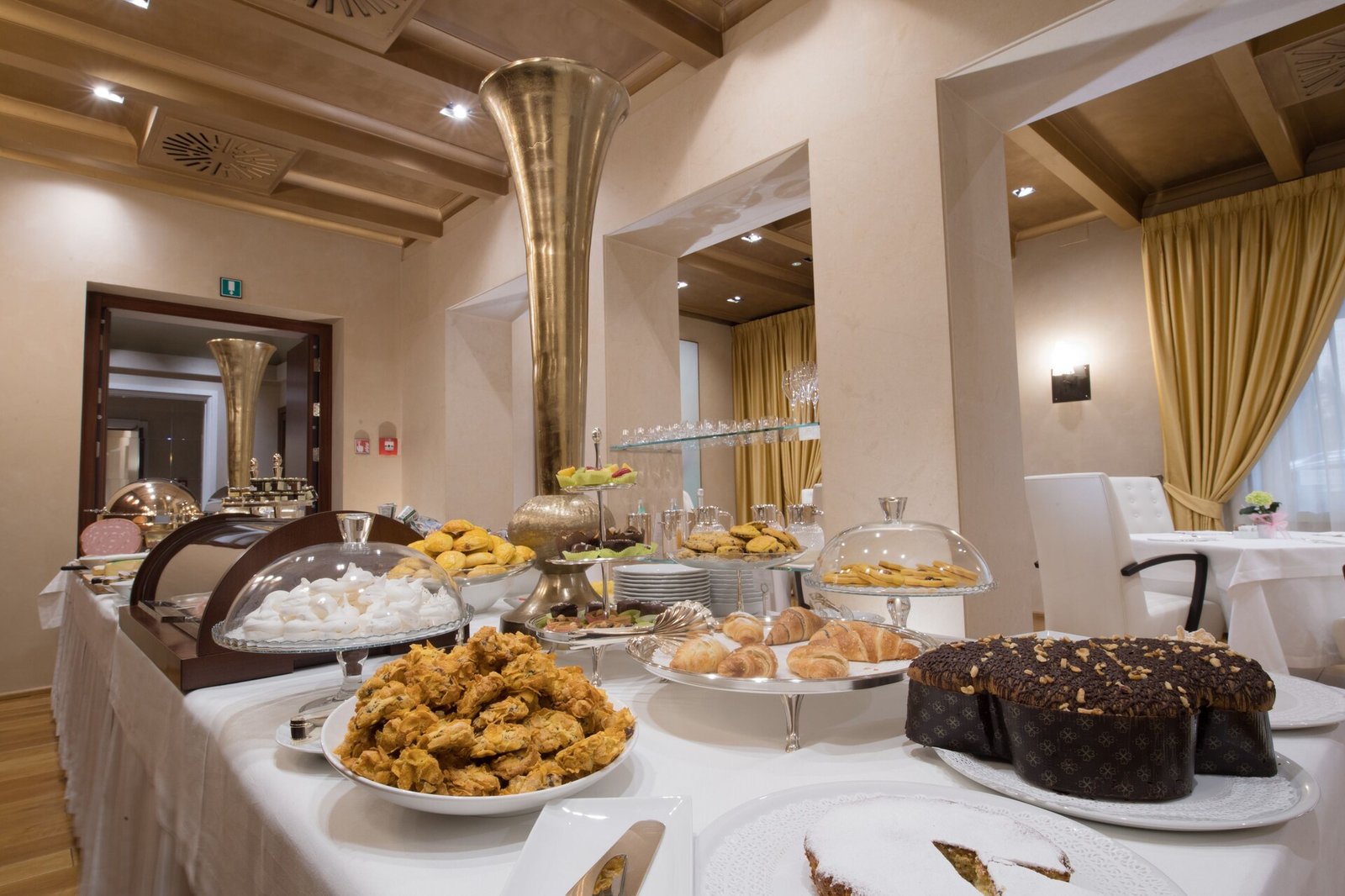 Hotel Rua Frati 48 in San Francesco, at the table