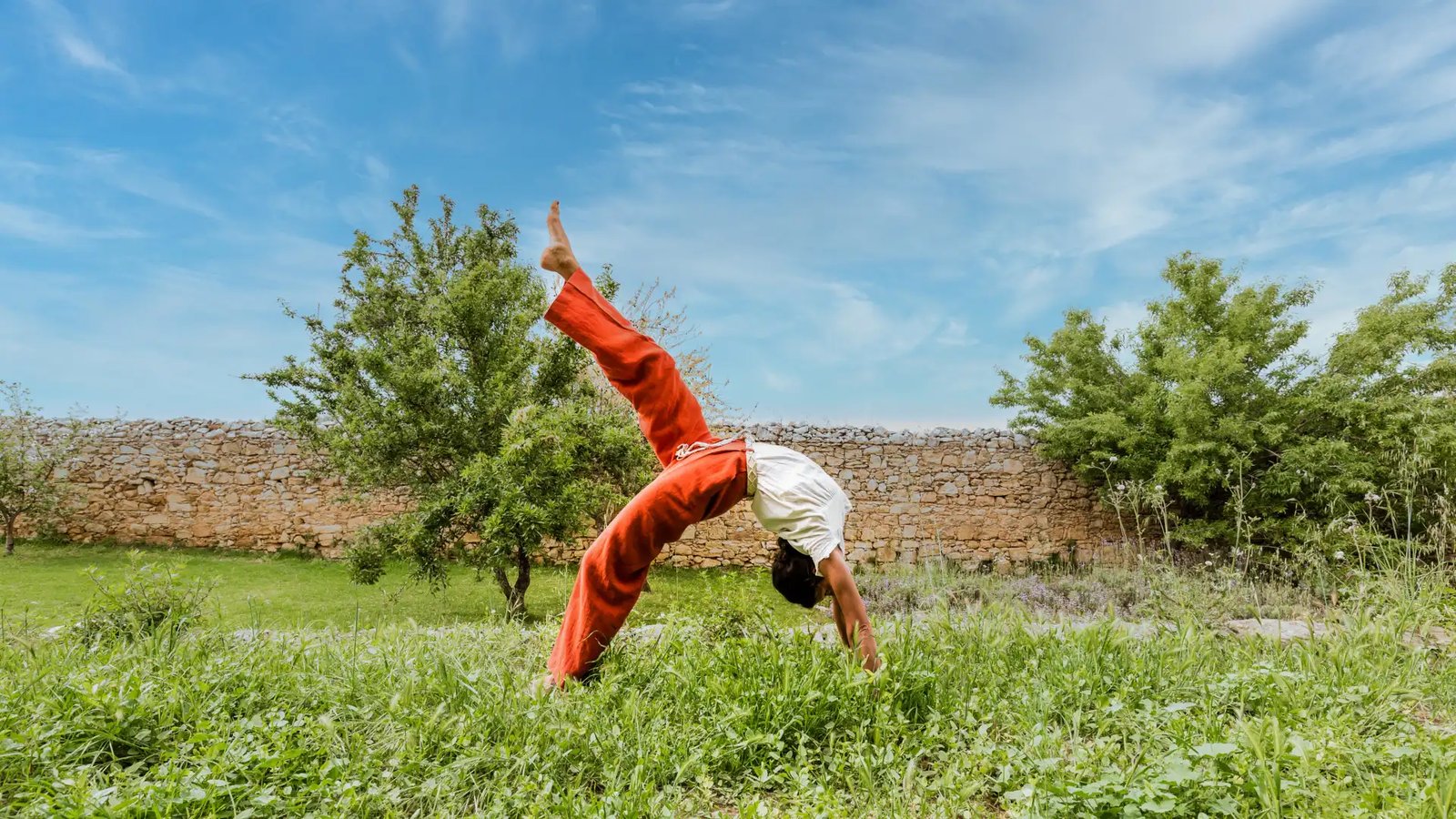Baglio Occhipinti, yoga on the lawn