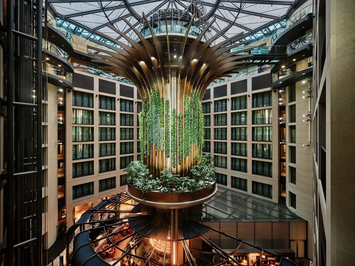 Radisson Collection Hotel — vibe