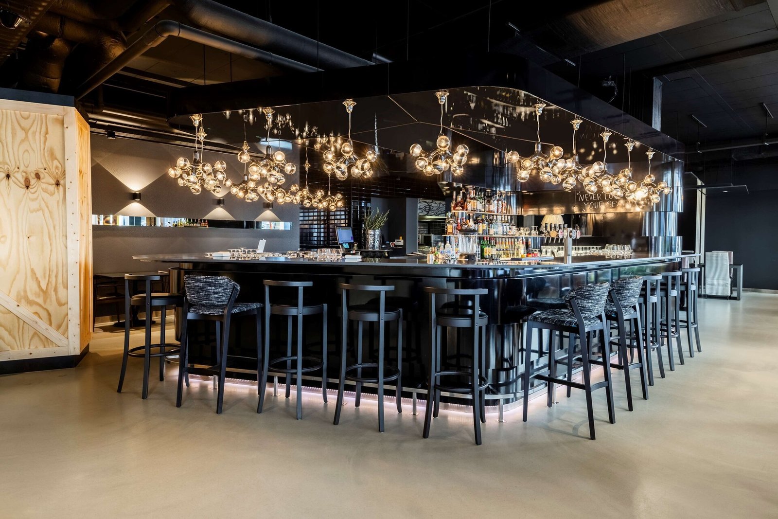 Hotel nhow Brussels Bloom, the hotel bar