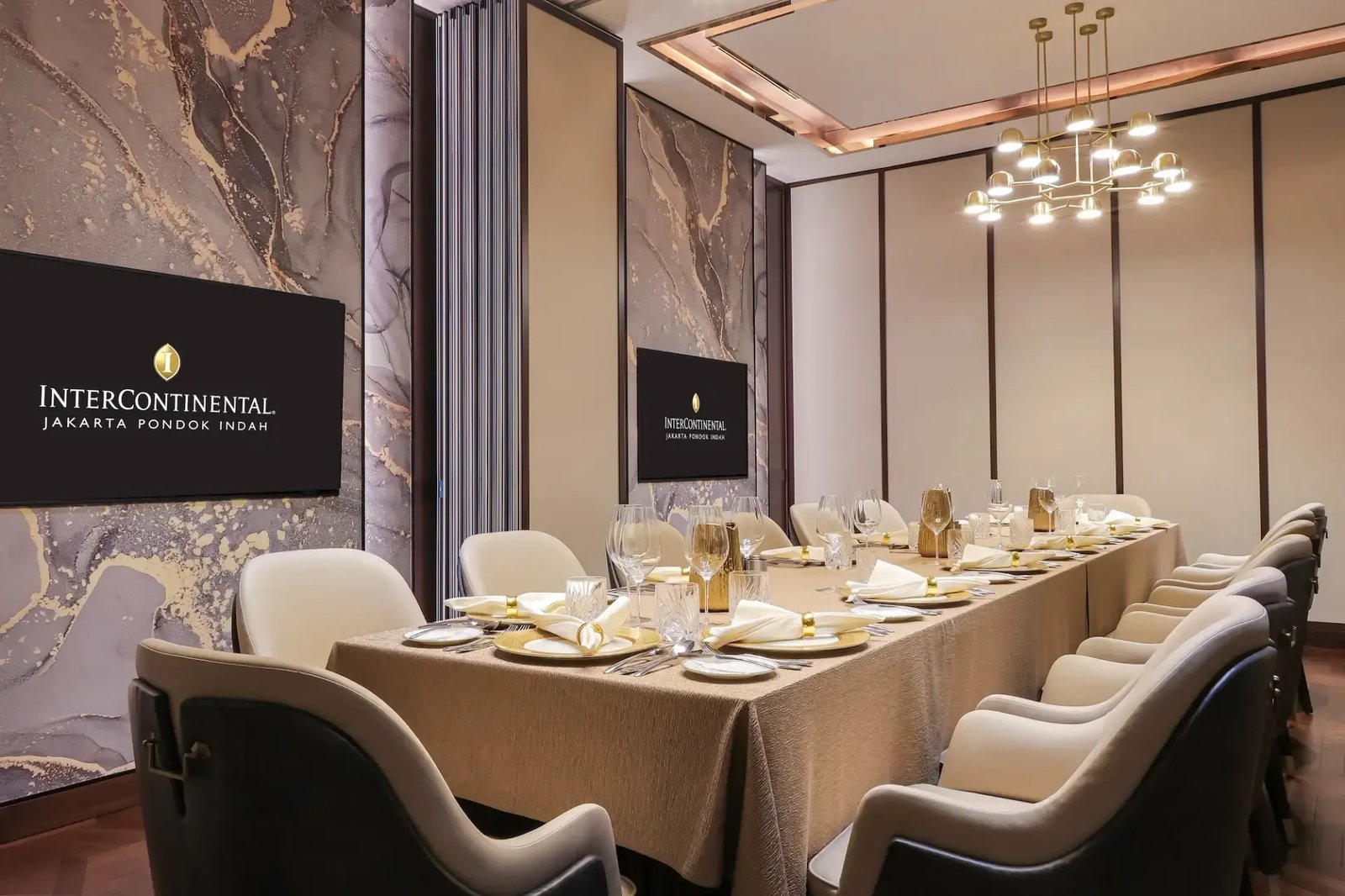 InterContinental Jakarta Pondok Indah by IHG, at the table