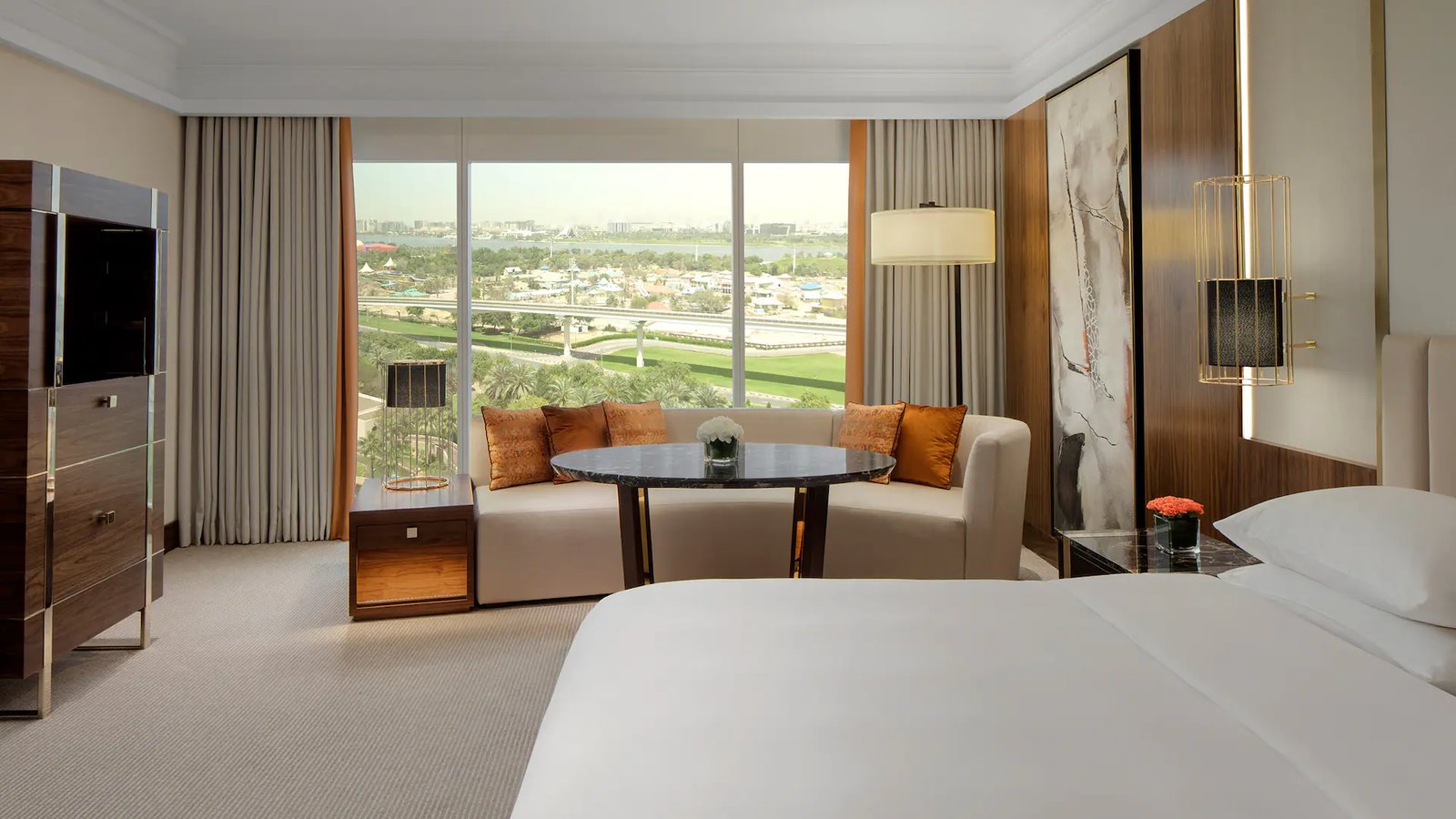 Grand Hyatt Dubai — vibe