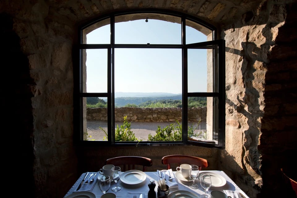 Auberge de Banne, at the table