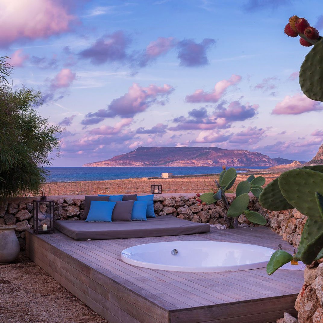 Dimora Cala del Pozzo, yoga and soaking tubs
