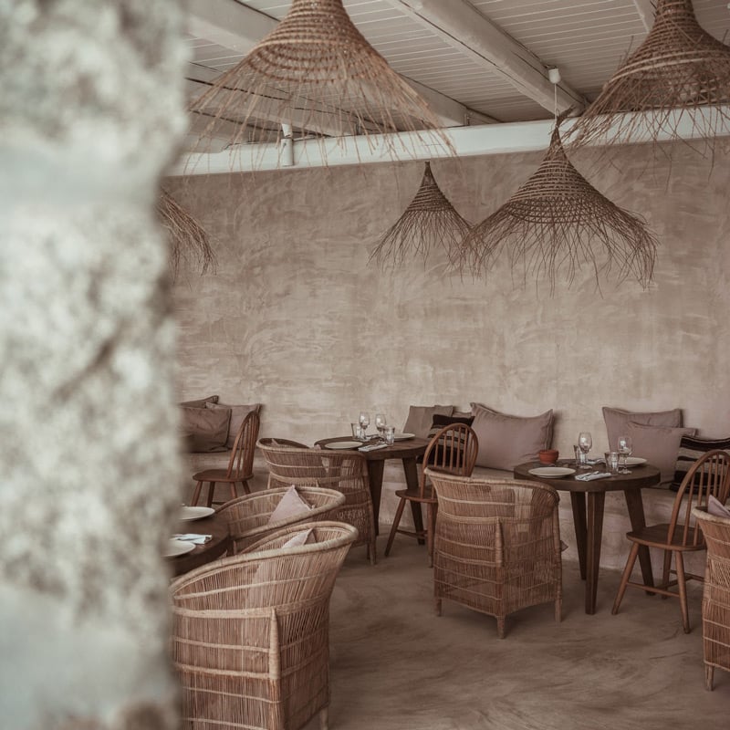 Soho Roc House, at the table