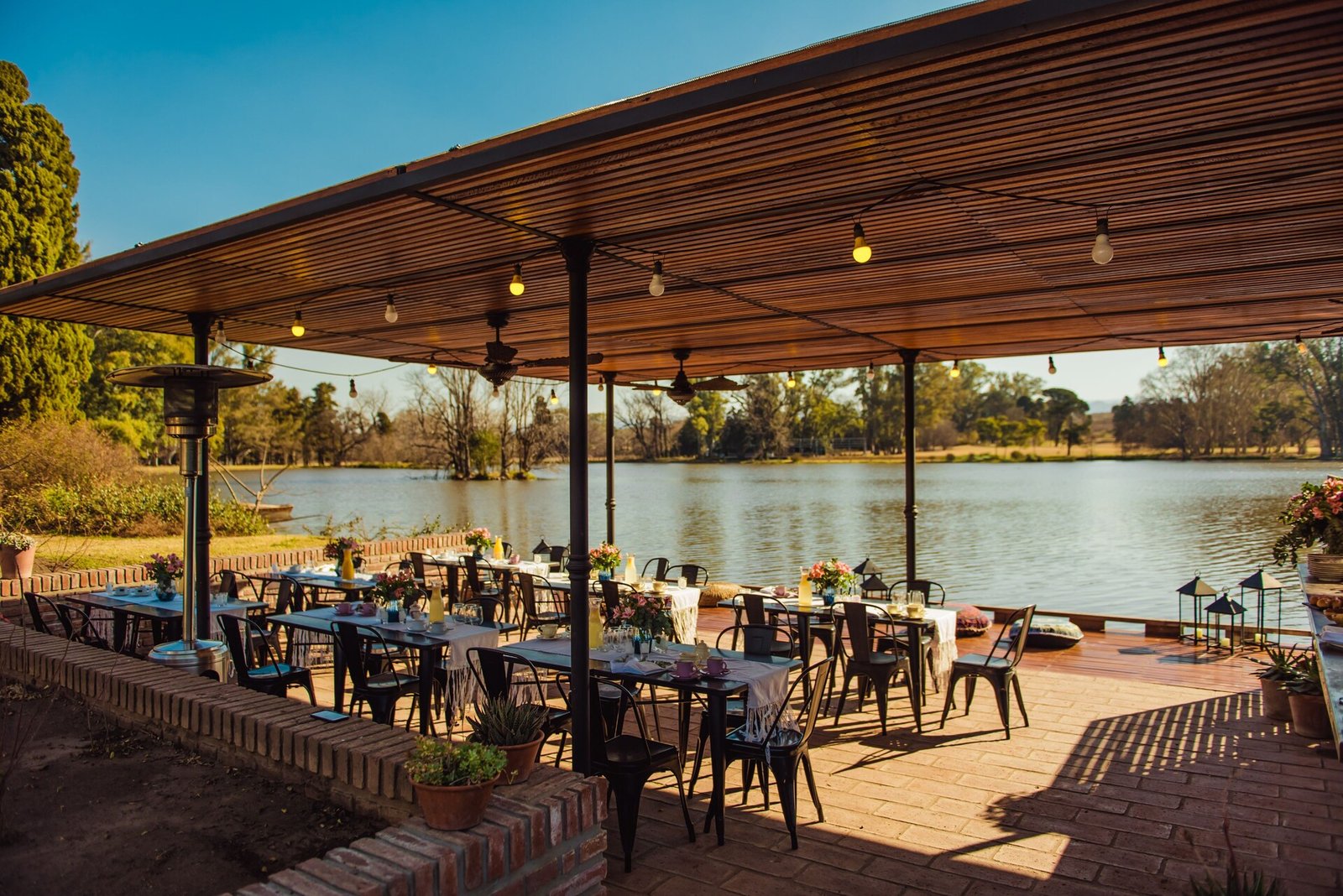 Estancia La Paz, at the table