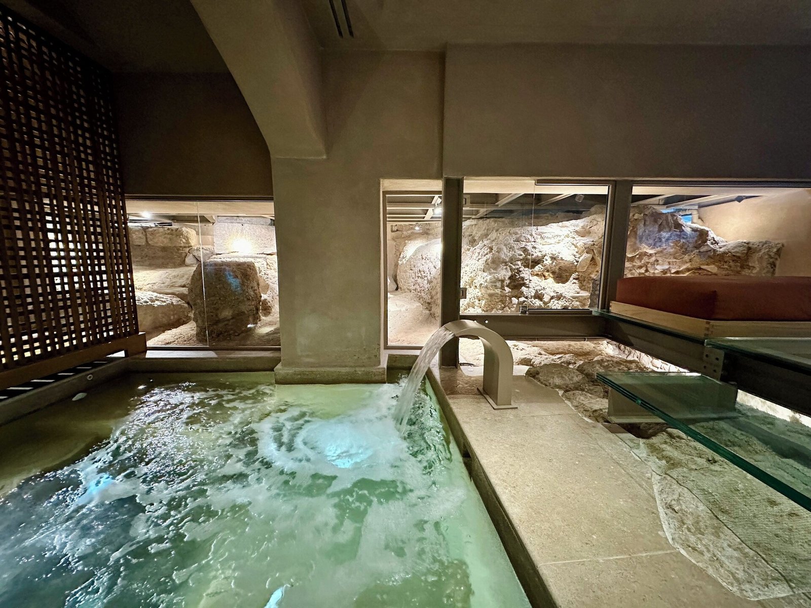 Niche Hotel Athens, the hammam and pool