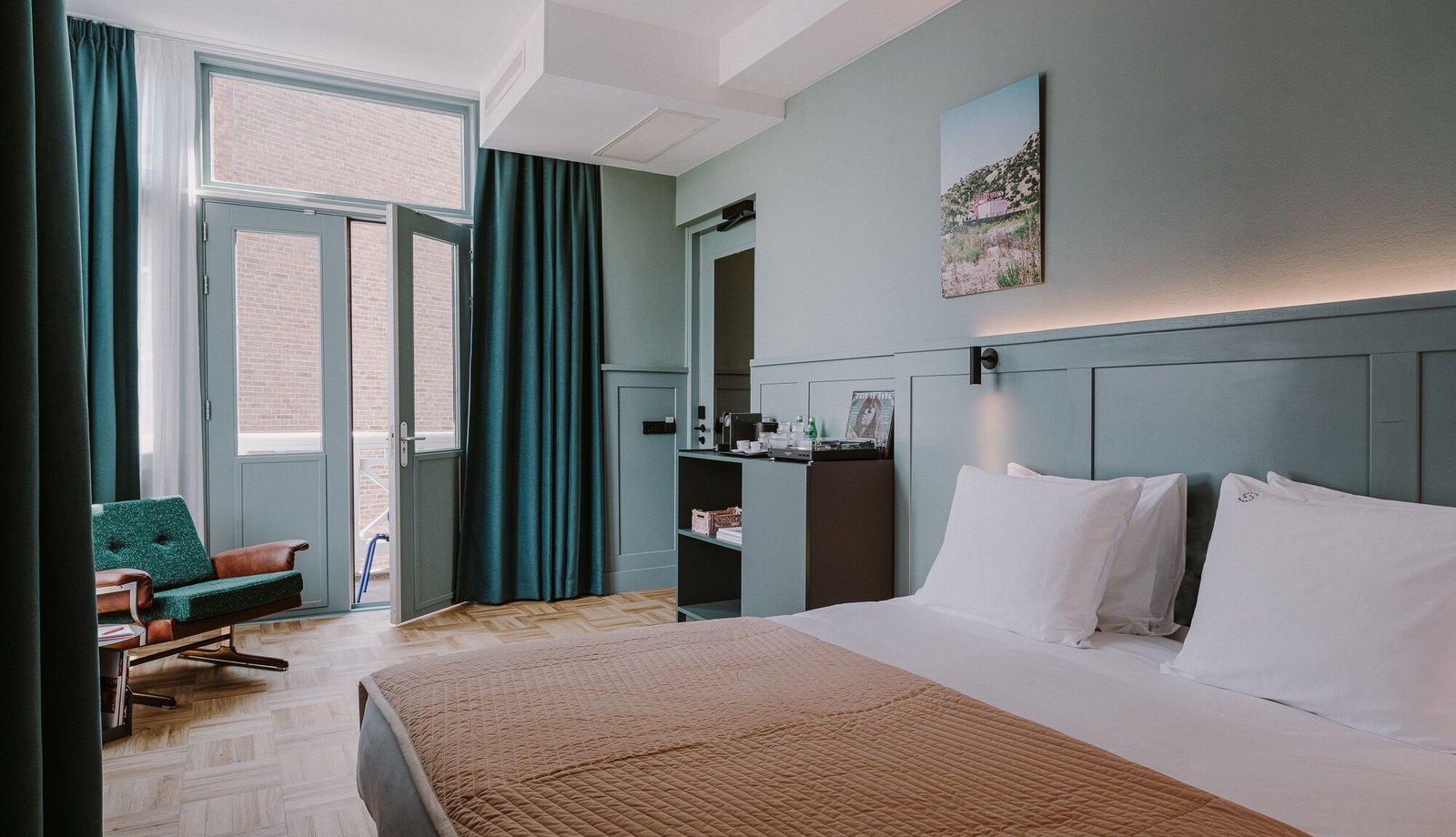 Supernova Hotel