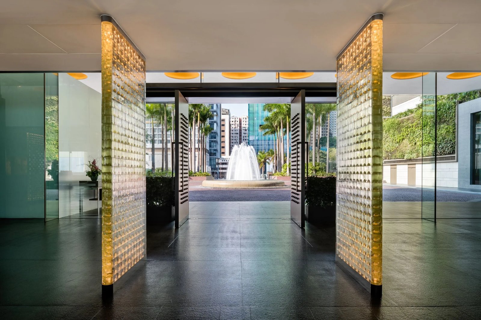 Regent Hong Kong — vibe