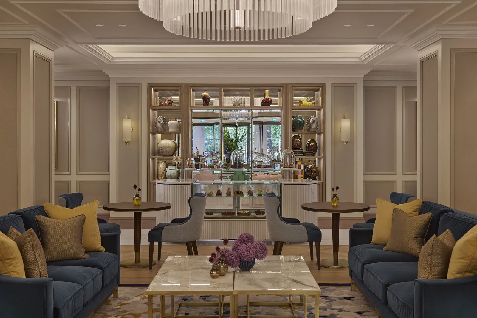 Jumeirah Carlton Tower — vibe