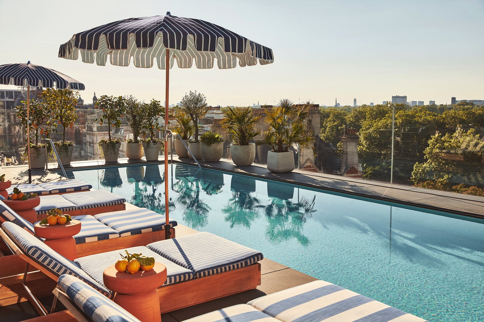 Jumeirah Carlton Tower — vibe