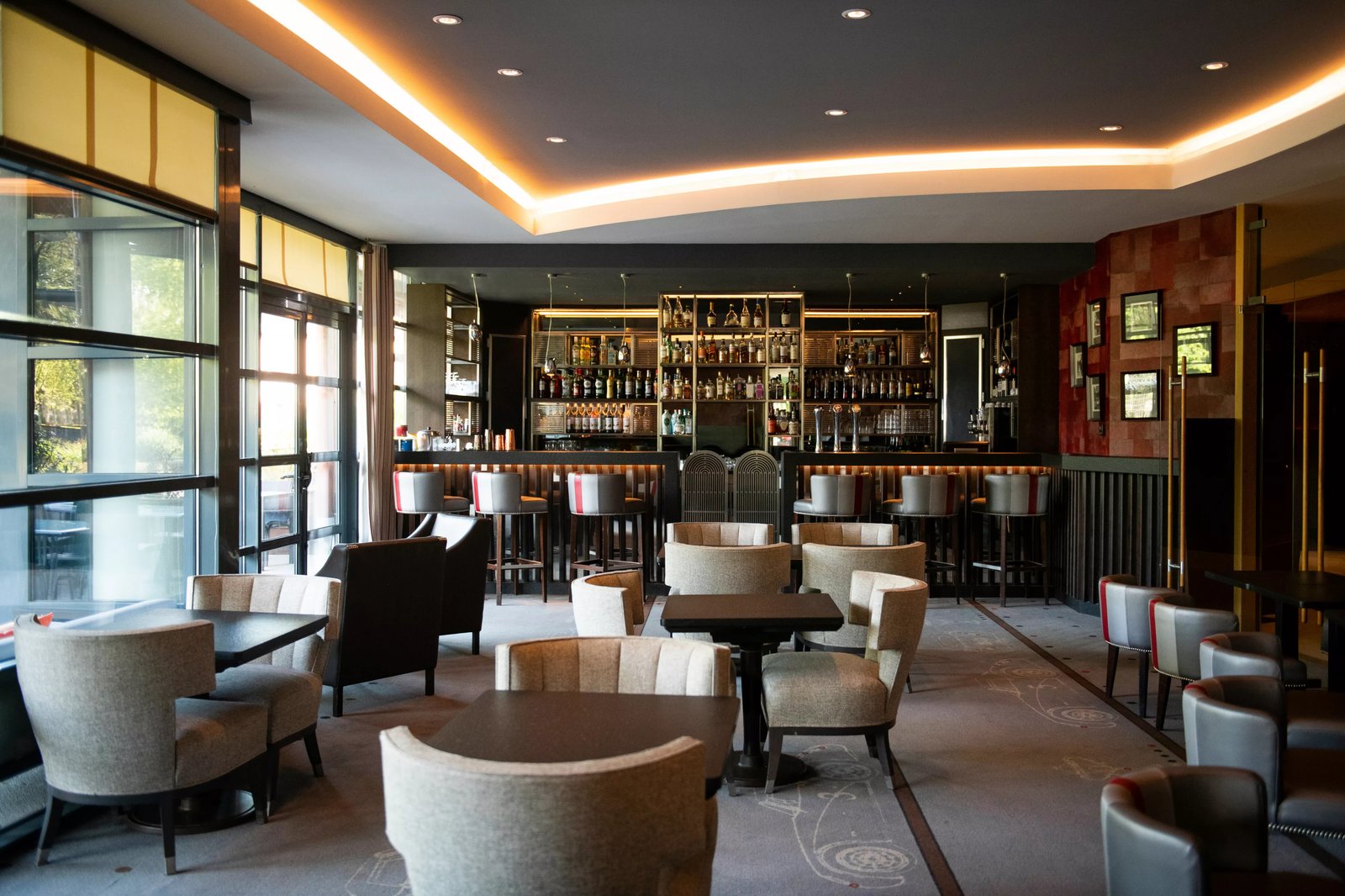 Parc Beaumont Hotel & Spa Pau - MGallery Collection, at the table