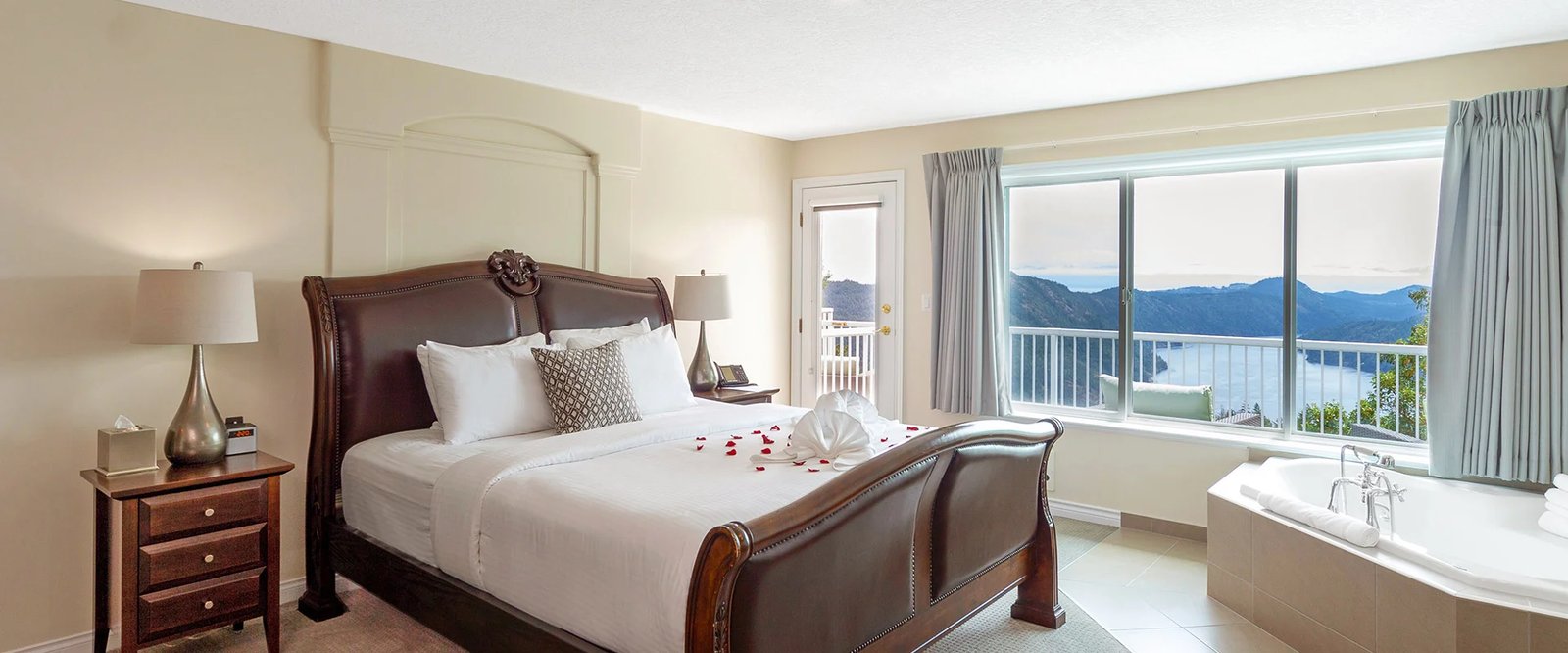Villa Eyrie Resort, rooms