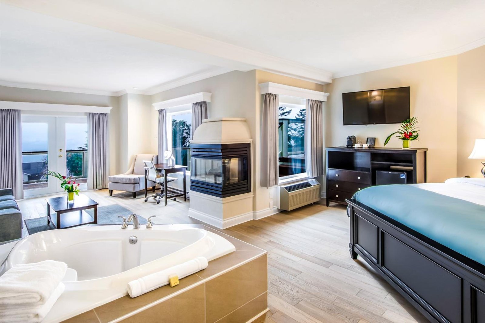 Villa Eyrie Resort, rooms