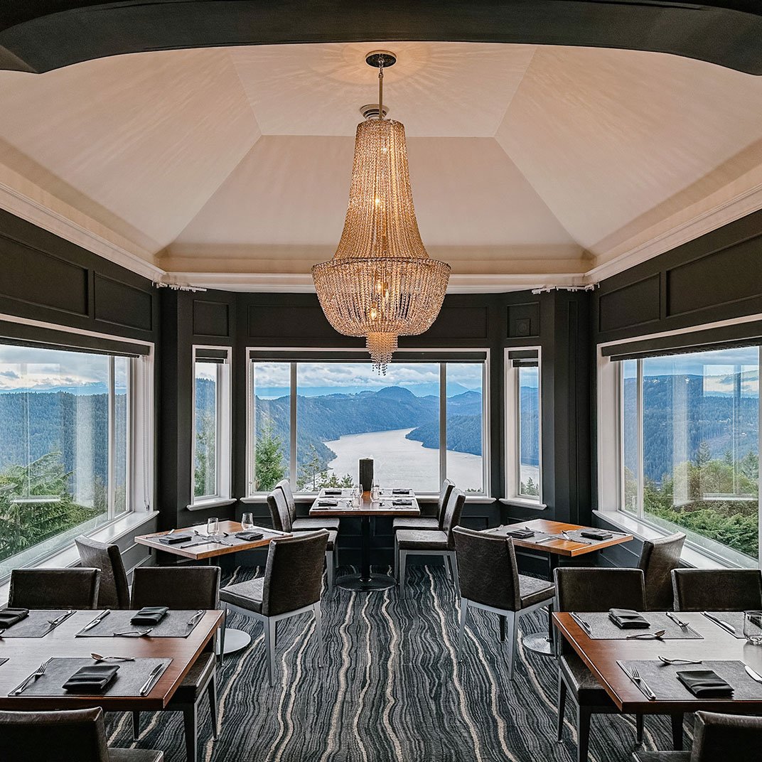 Villa Eyrie Resort, at the table