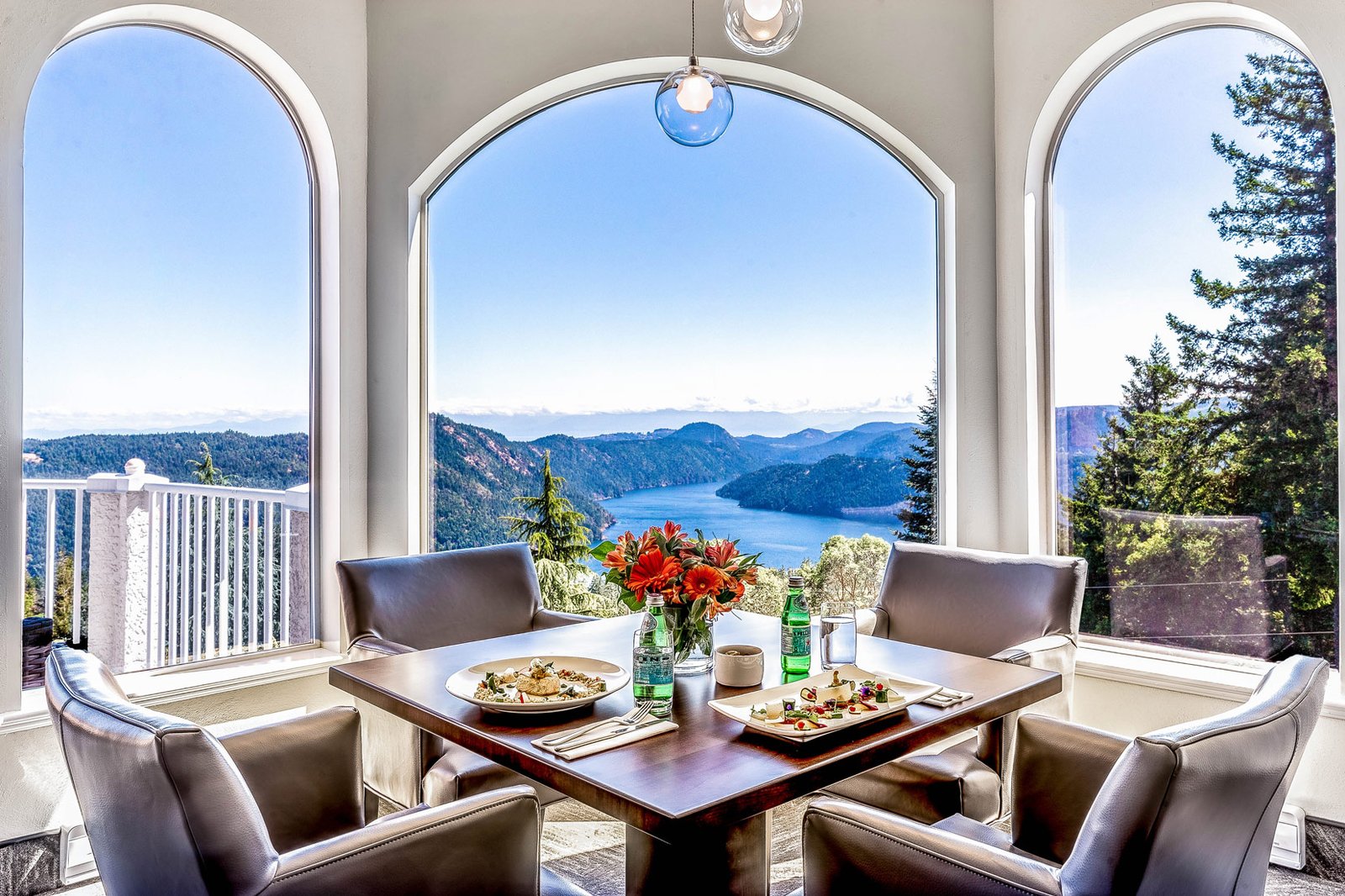Villa Eyrie Resort, at the table