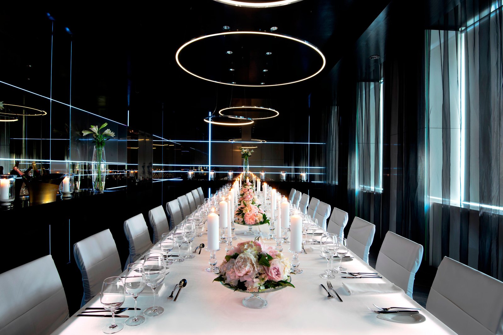 Le Méridien Vienna, at the table