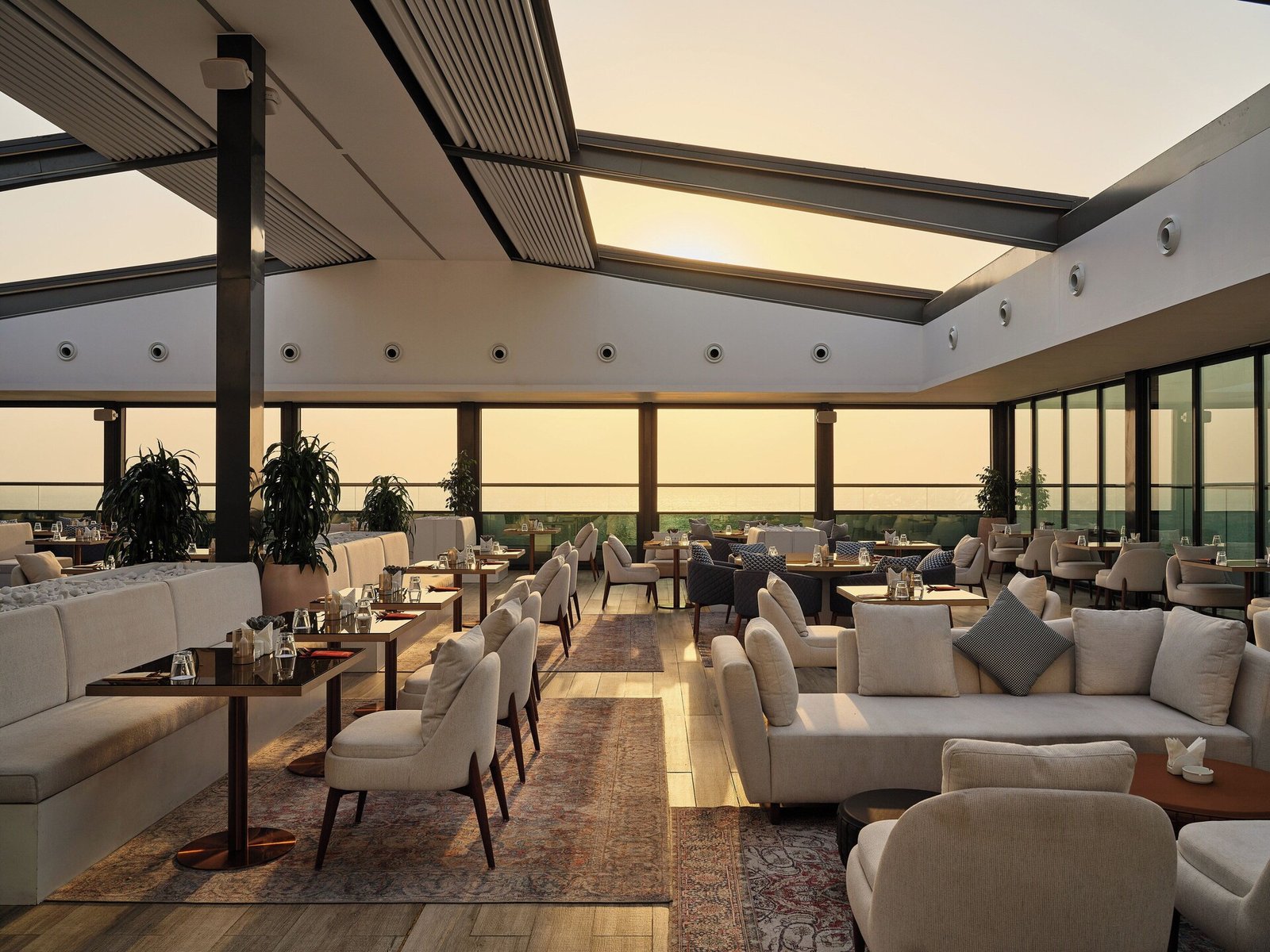 Arabella Beach Hotel Kuwait, Vignette Collection, at the table