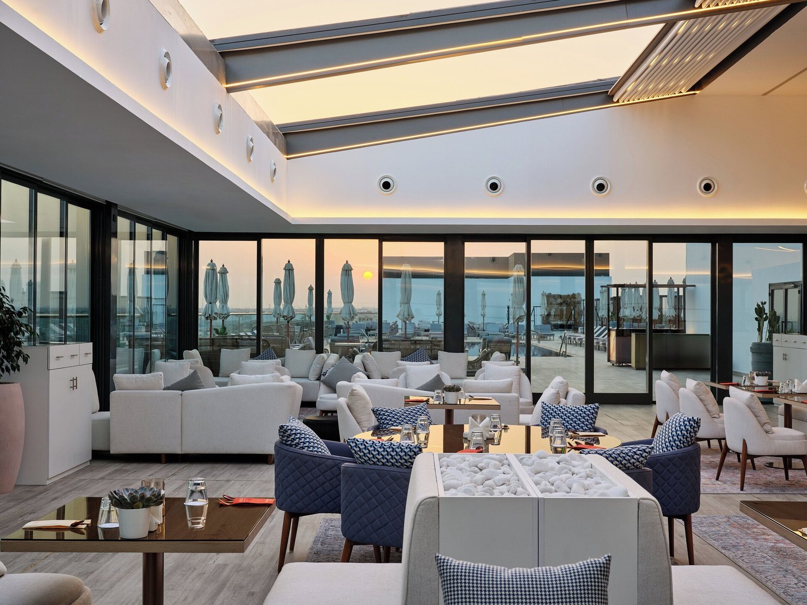 Arabella Beach Hotel Kuwait, Vignette Collection, at the table