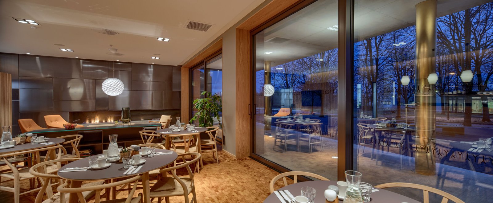 Ydalir Hotel, at the table