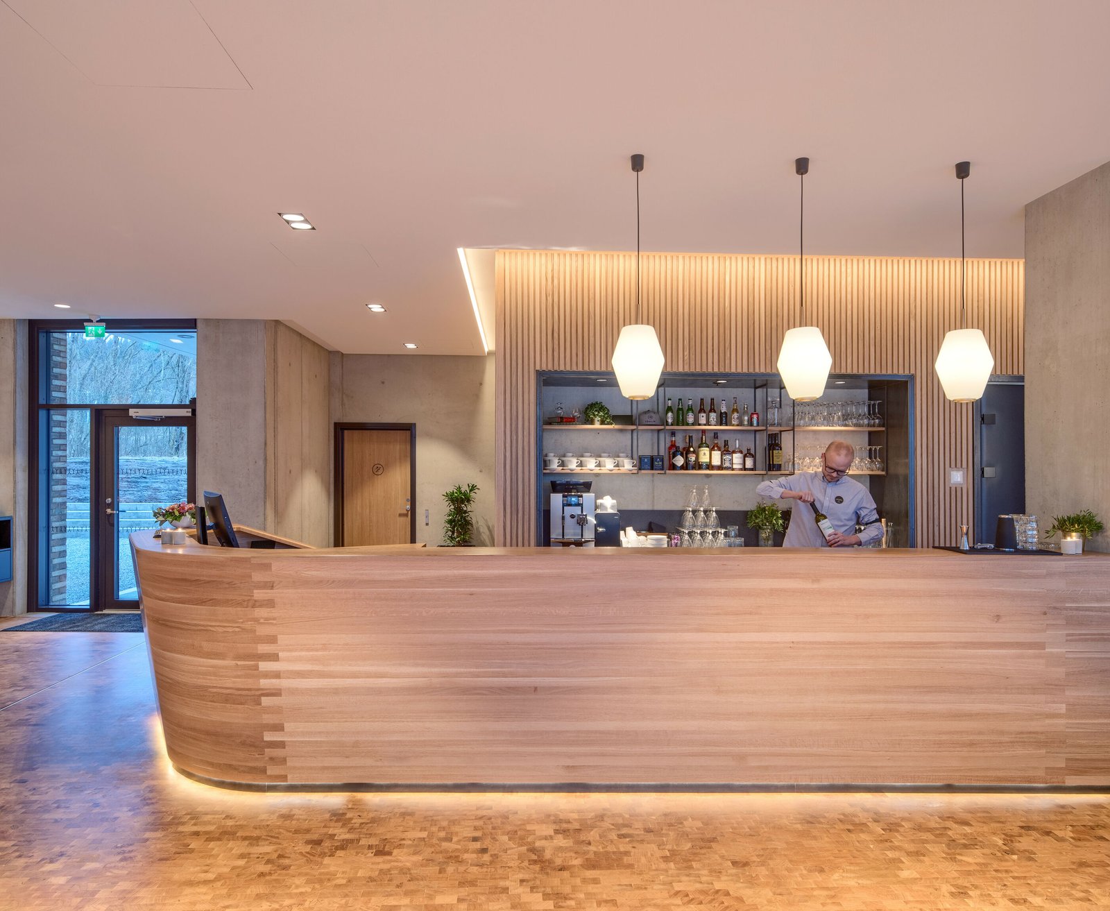 Ydalir Hotel, at the table