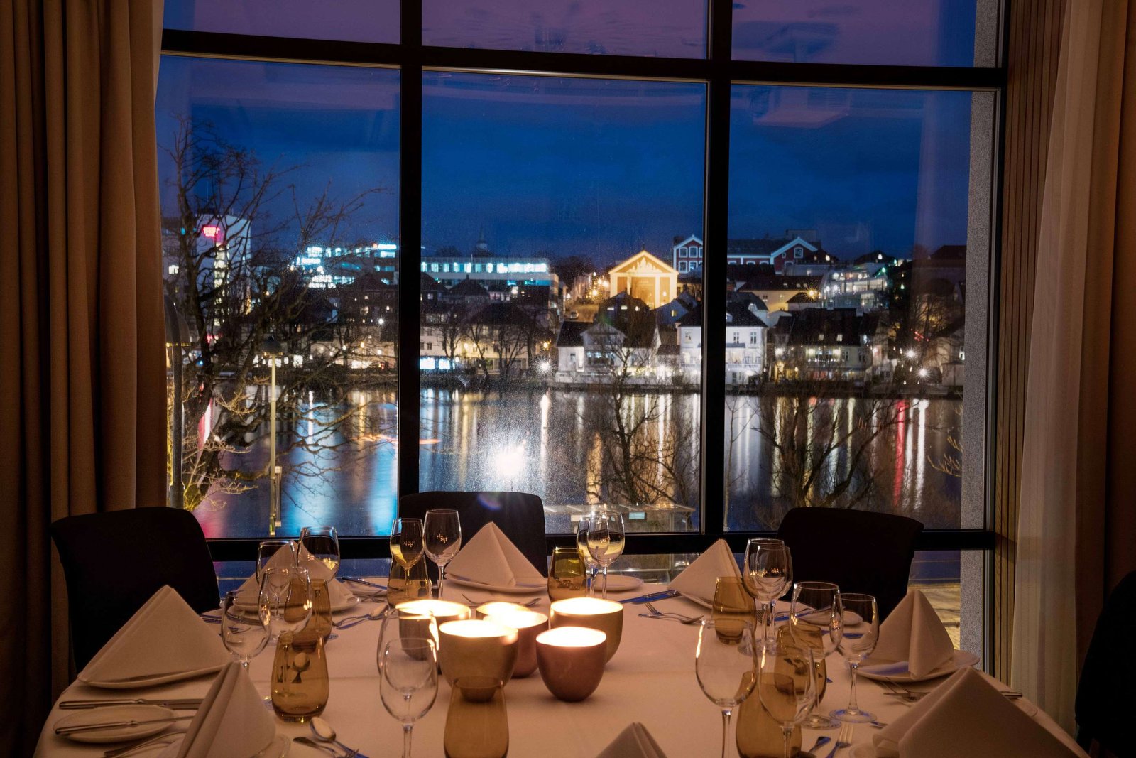 Radisson Blu Atlantic Hotel, Stavanger, firelake grill house & cocktail bar