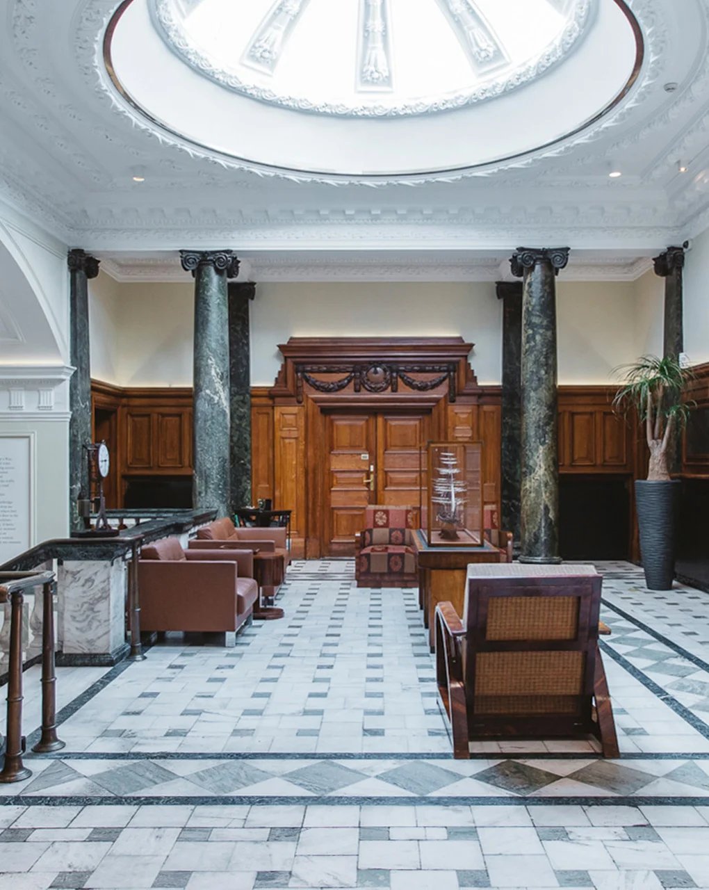 Town Hall Hotel & Apartments — vibe