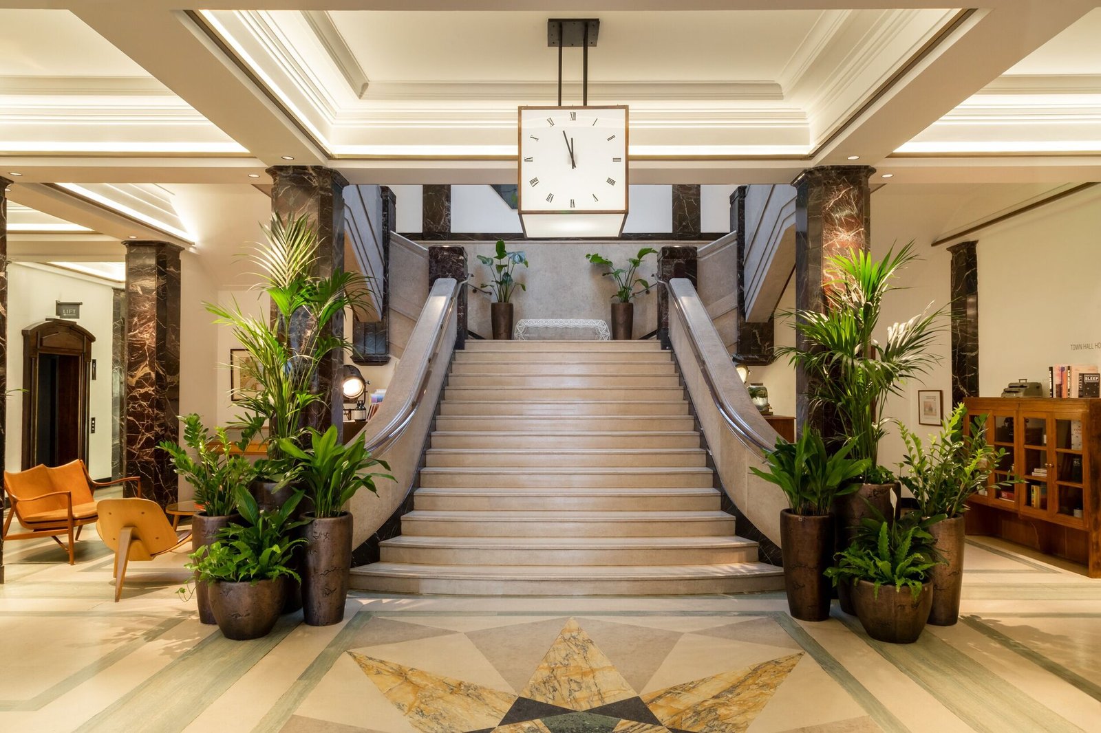 Town Hall Hotel & Apartments
