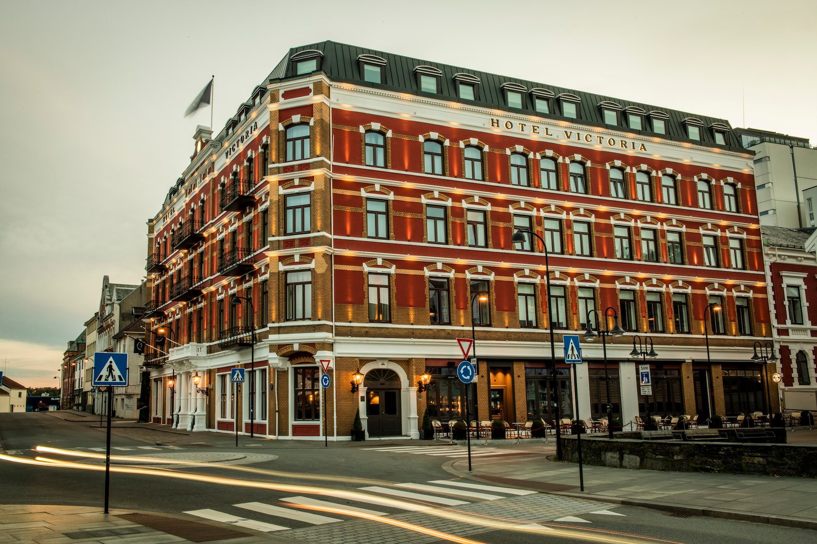 Hotel Victoria, how it began