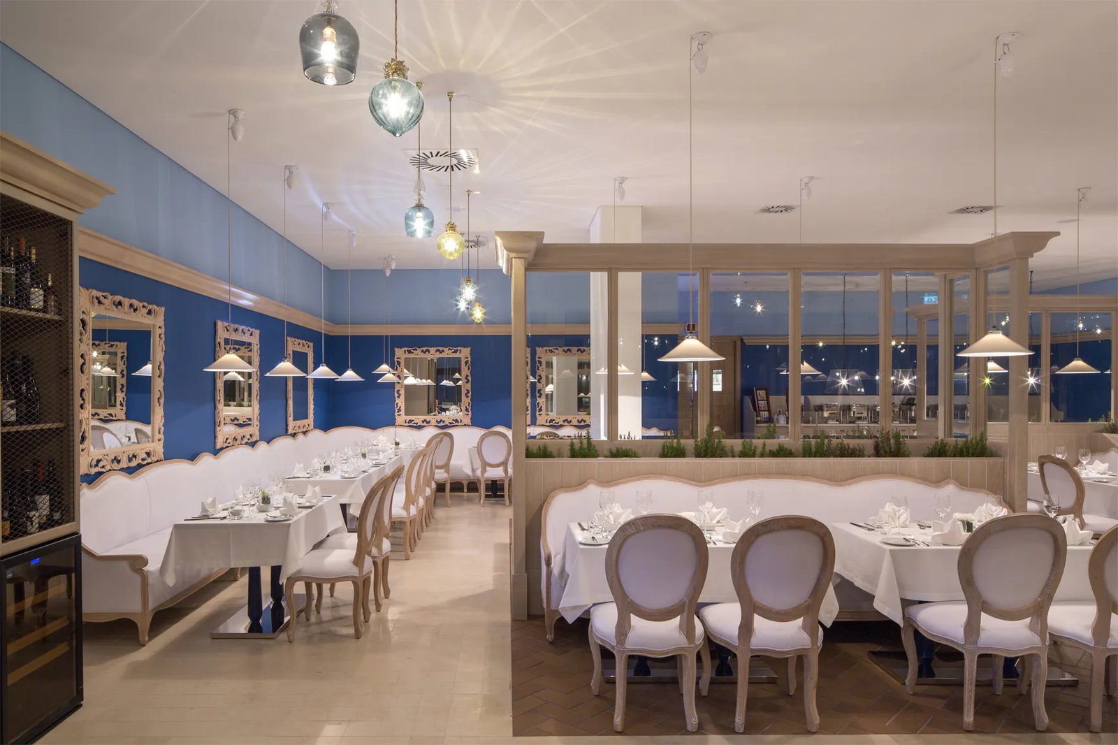 Evolutee Hotel & Spa, at the table