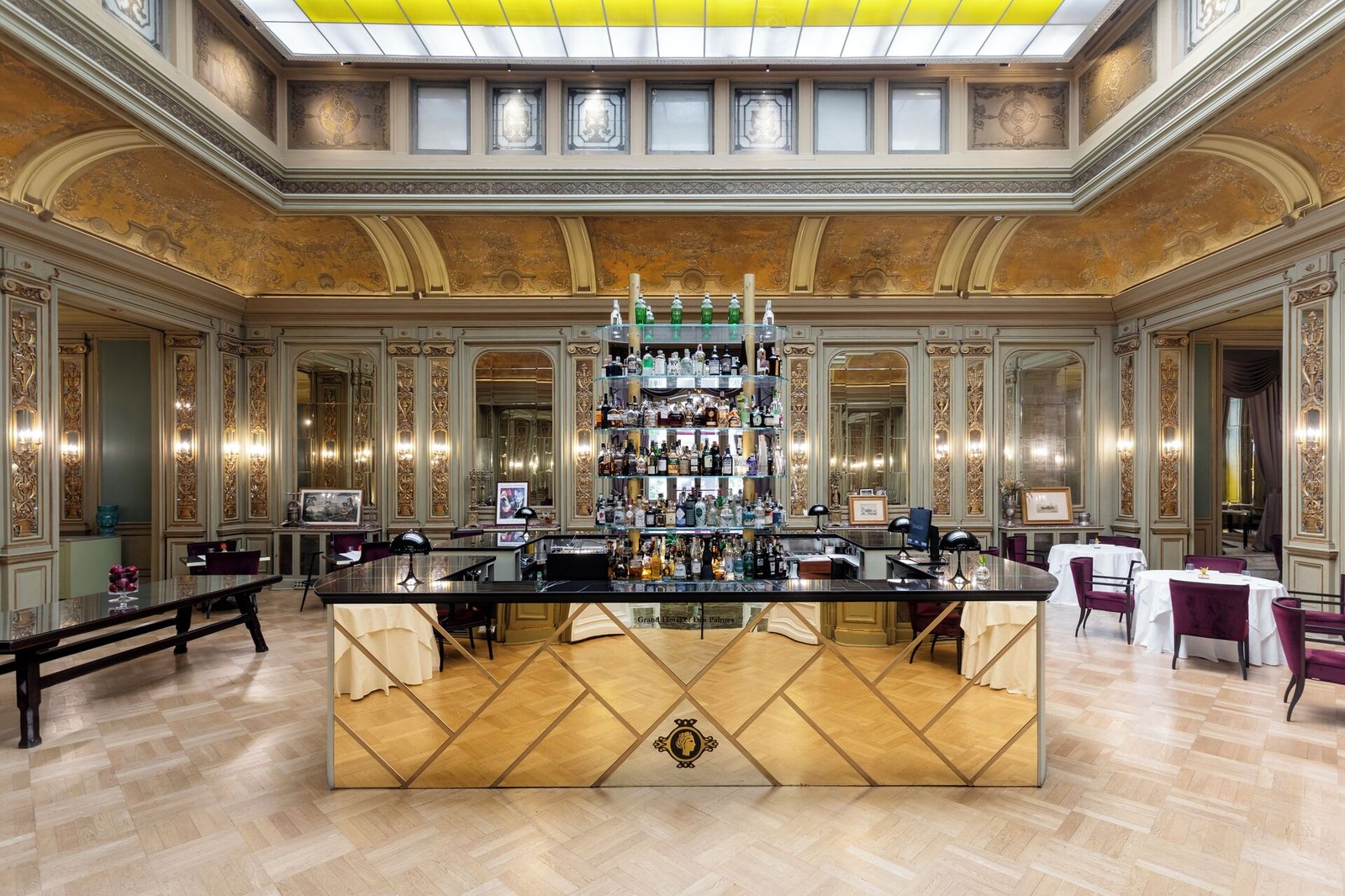 Grand Hotel et Des Palmes, at the table