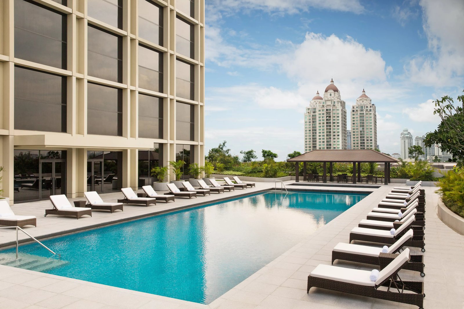 Fairmont Jakarta, the pool