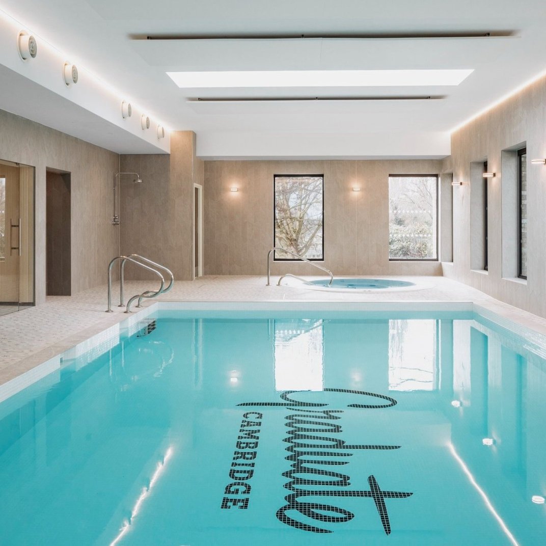 Graduate by Hilton Cambridge, the pool