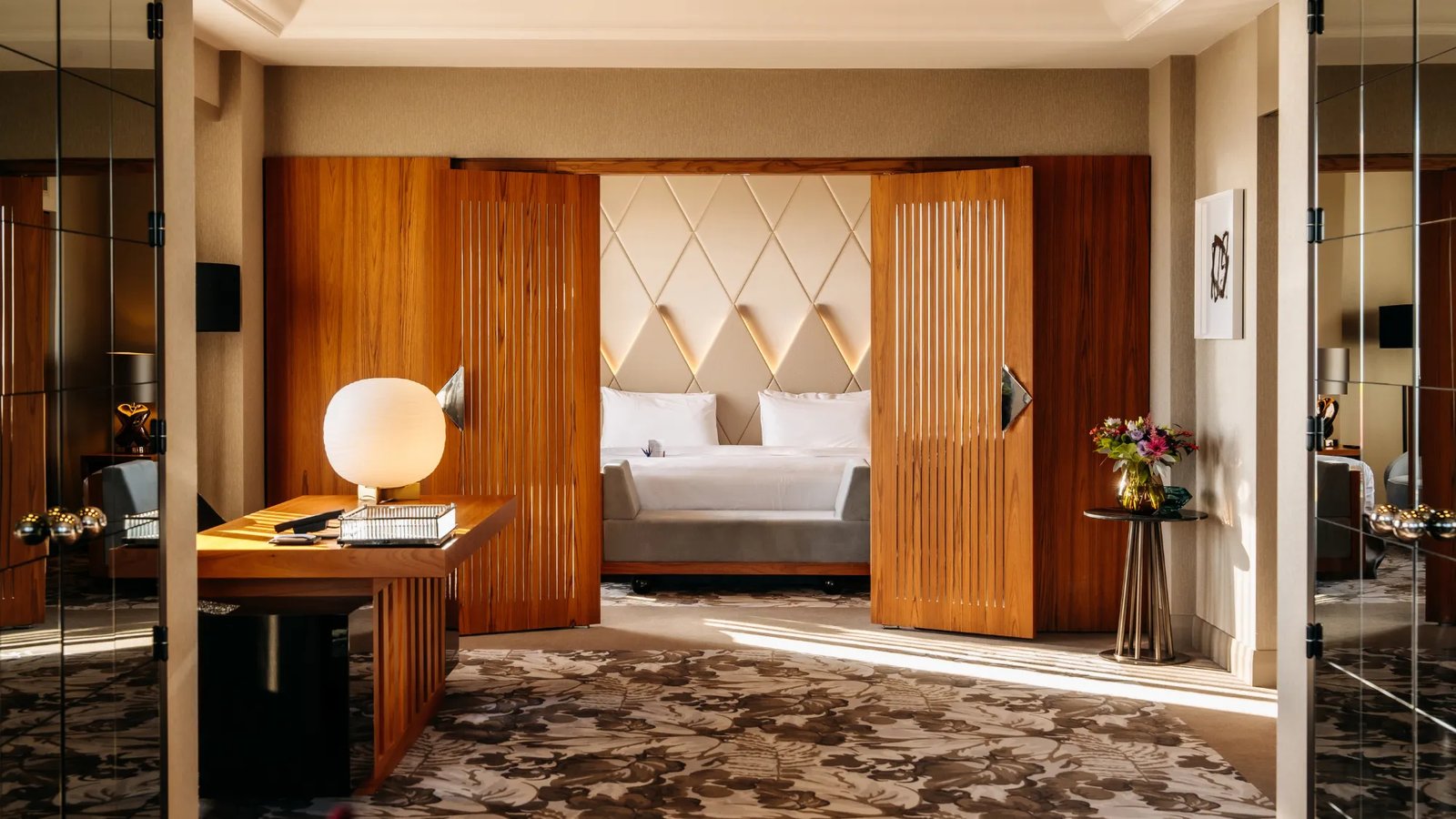 Hotel Okura Amsterdam — vibe