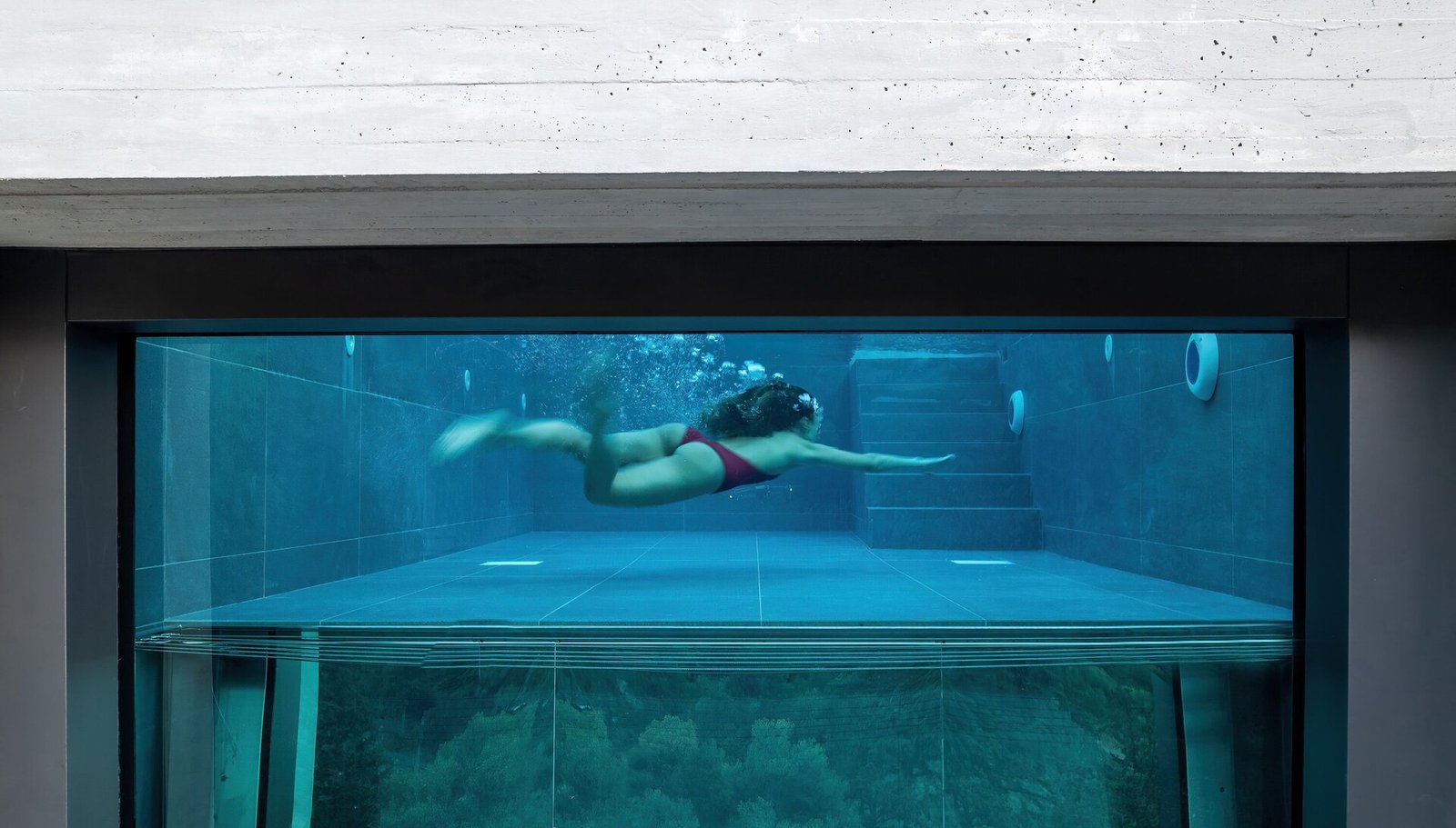 Neoma, the pool