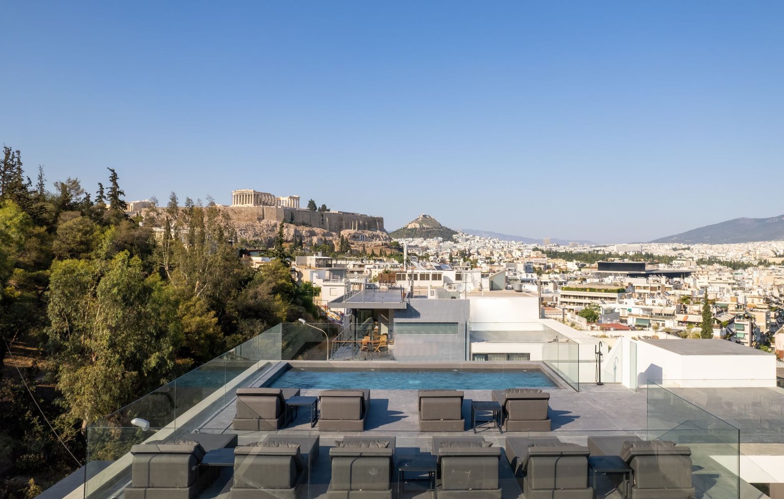 Neoma, the pool