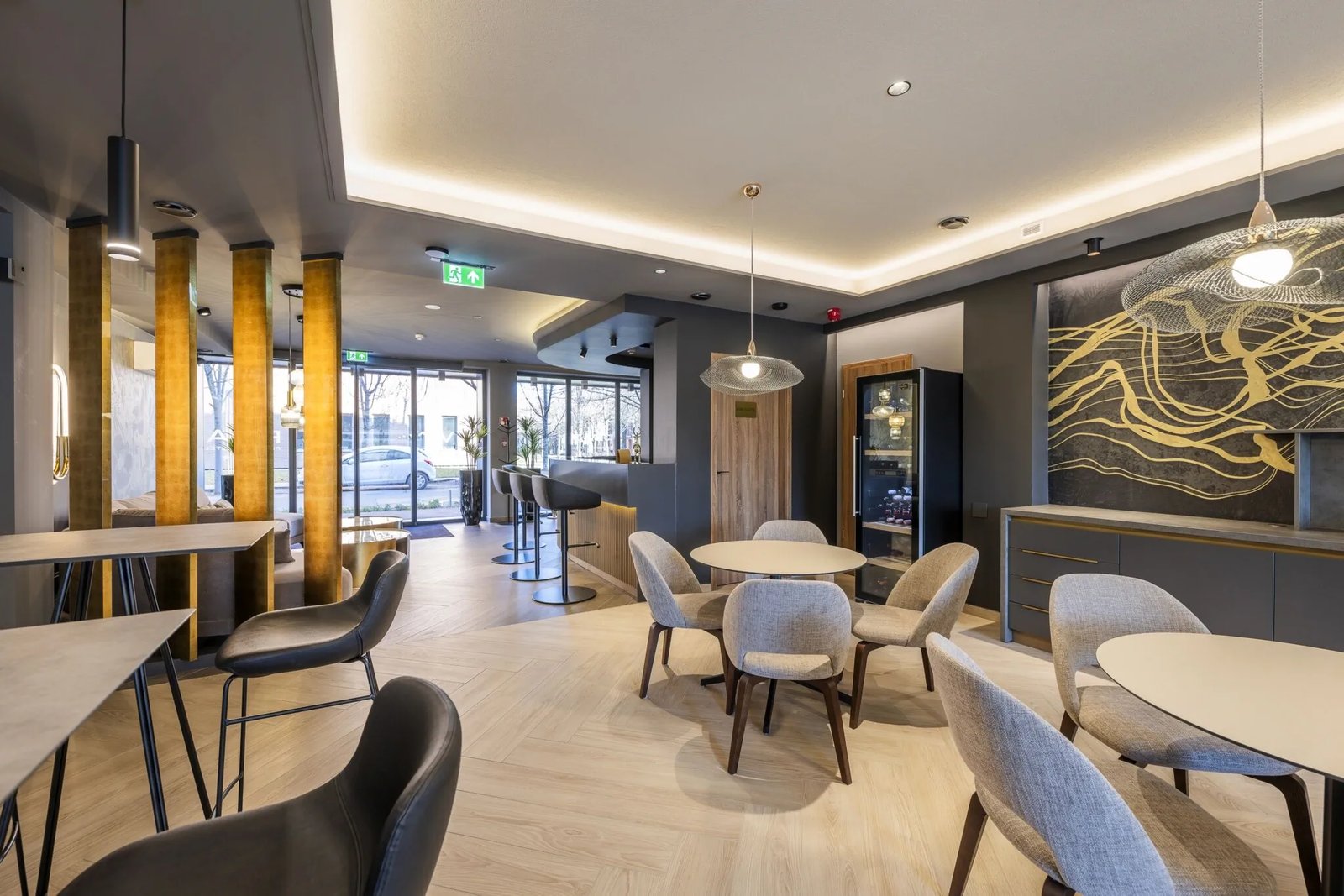 RIVA Prestige, at the table