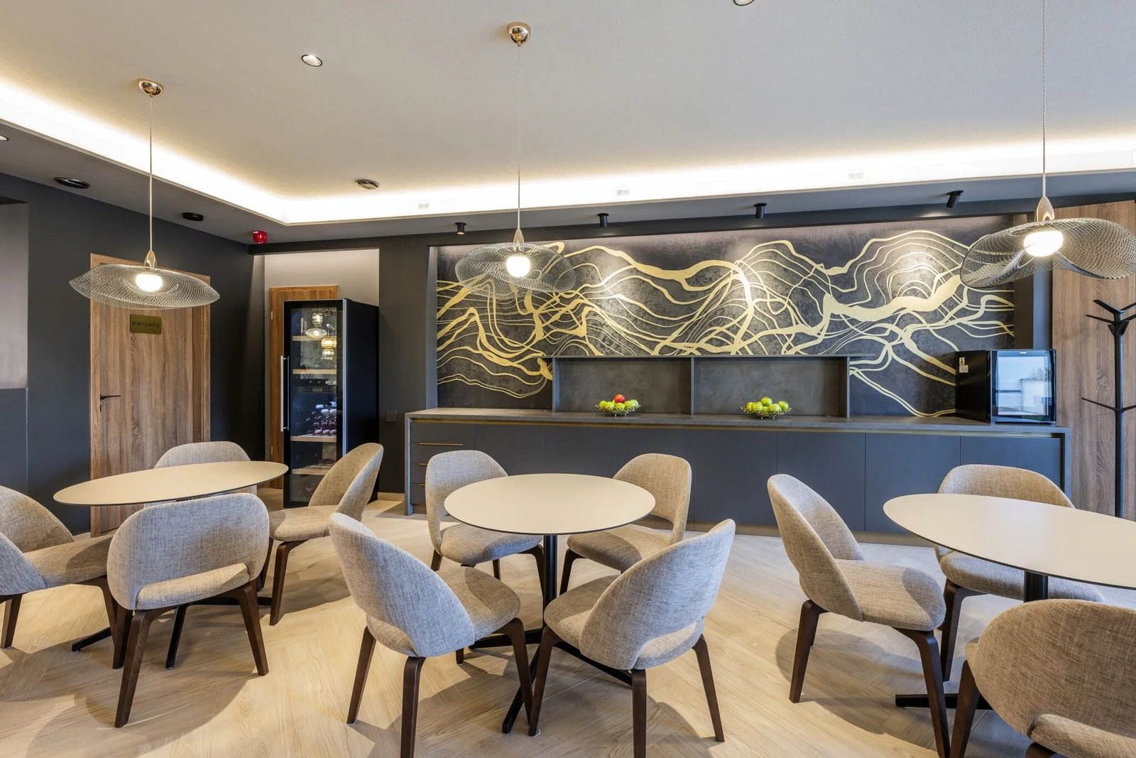 RIVA Prestige, at the table