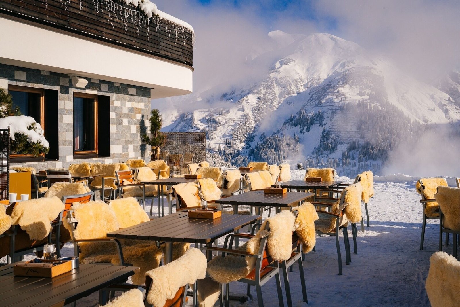 Goldener Berg, at the table