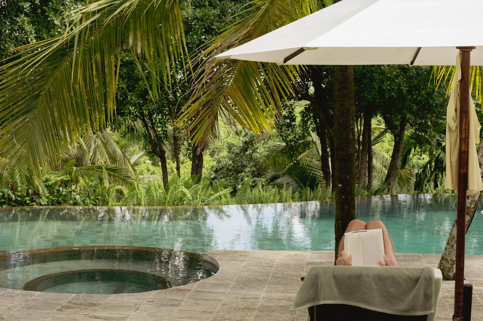 Tekanda Lodge, the pool