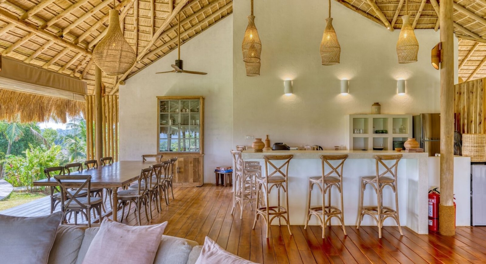 Tekanda Lodge, at the table
